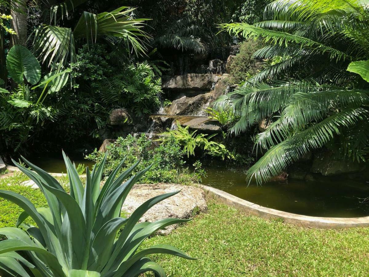 Villa On The Rocks, 4 Bedrooms, Phuket スリンビーチ エクステリア 写真